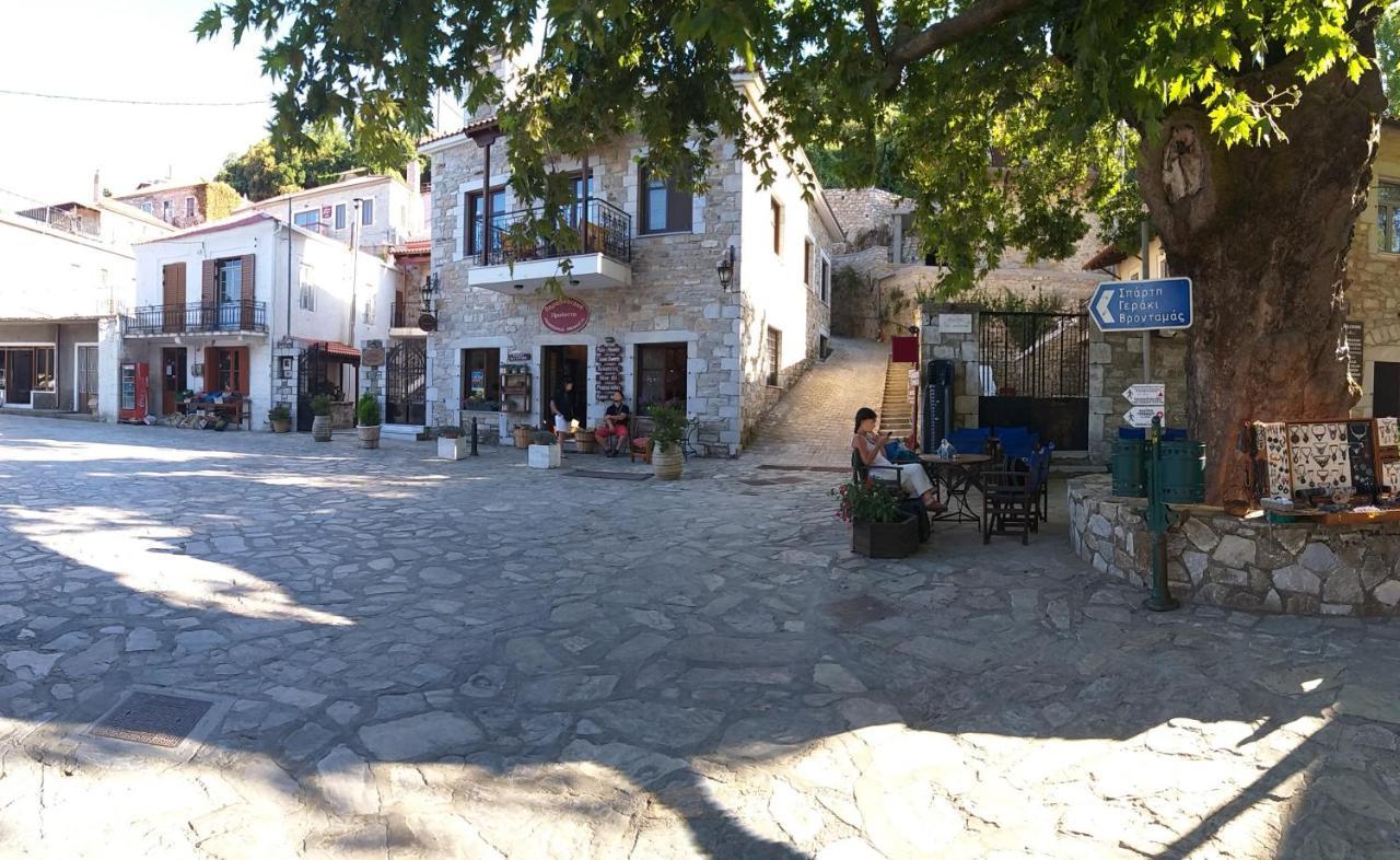 Ξενωνασ Σελινουντα Hotel Kosmas Exterior photo